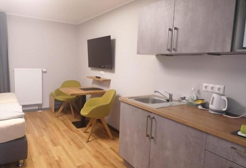 Motel Q Das Kleine Stadt