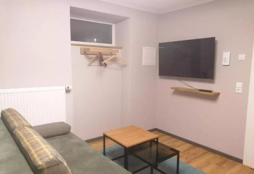 Motel Q  Das Kleine Stadt