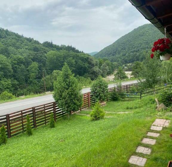 پانسیون La Butuci