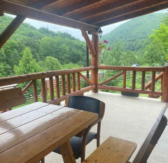 پانسیون La Butuci