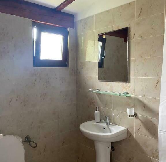 پانسیون La Butuci