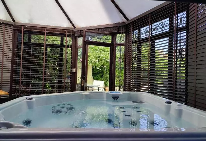 Aamiaismajoitus (B&B) Les Jardins De La Fontaine