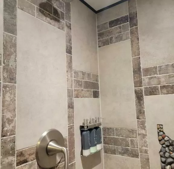 تختخواب و صبحانه The Colburn Schoolhouse   Geography Suite