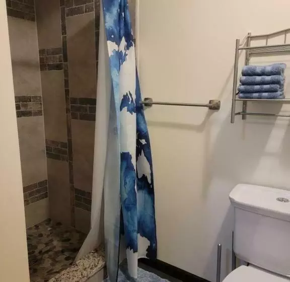 تختخواب و صبحانه The Colburn Schoolhouse   Geography Suite