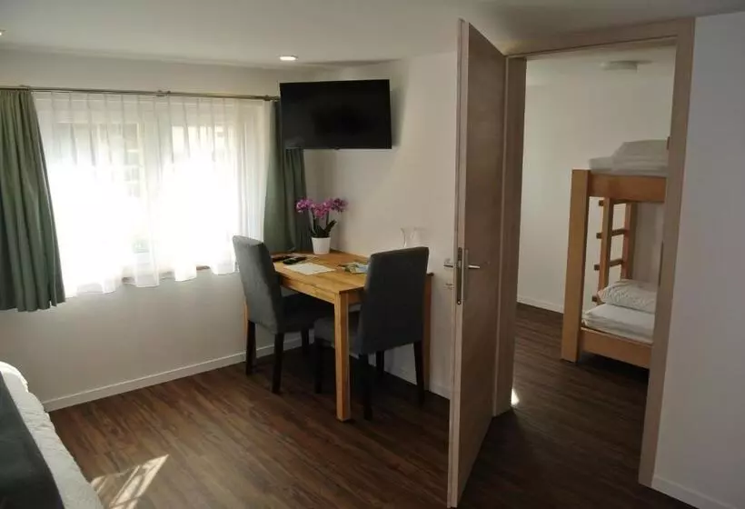 Hotelli Gasthaus Gemsli