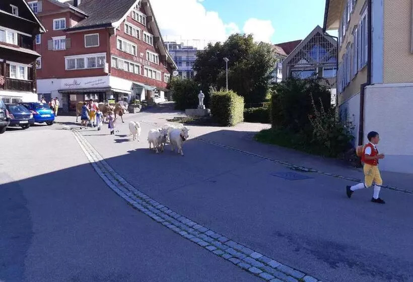 Hotelli Gasthaus Gemsli