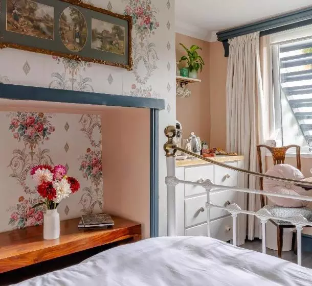 پانسیون Anne Boleyn’s Escape