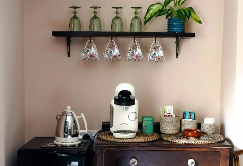 پانسیون Anne Boleyn’s Escape