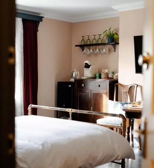 پانسیون Anne Boleyn’s Escape