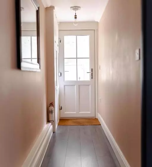 پانسیون Anne Boleyn’s Escape