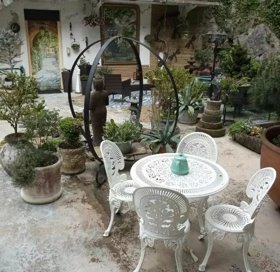 Aamiaismajoitus (B&B) Chambre Bounty Cuisine Privée, Lit Queen Size, Terrasse, Garage