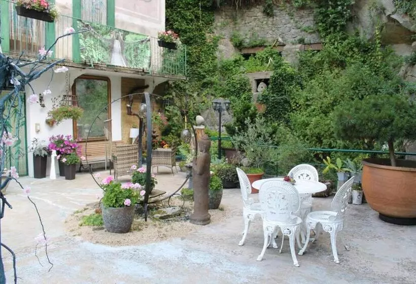 Aamiaismajoitus (B&B) Chambre Bounty Cuisine Privée, Lit Queen Size, Terrasse, Garage