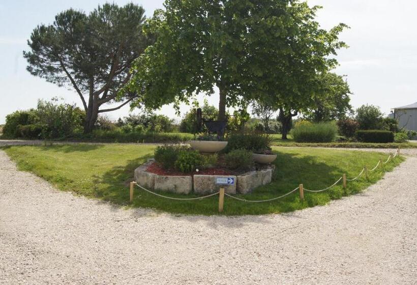 مبيت وإفطار Chambres D Hôtes De La Mauguinière