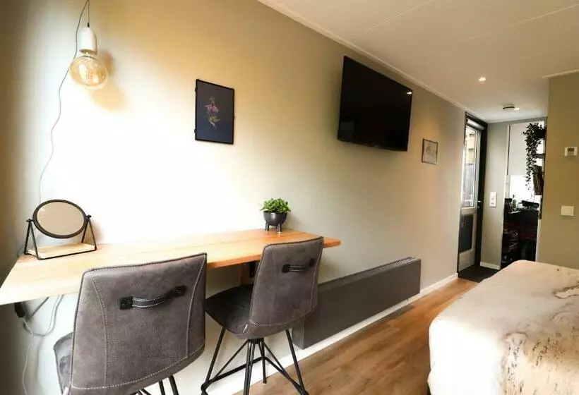 Aamiaismajoitus (B&B) De Monarchvlinder