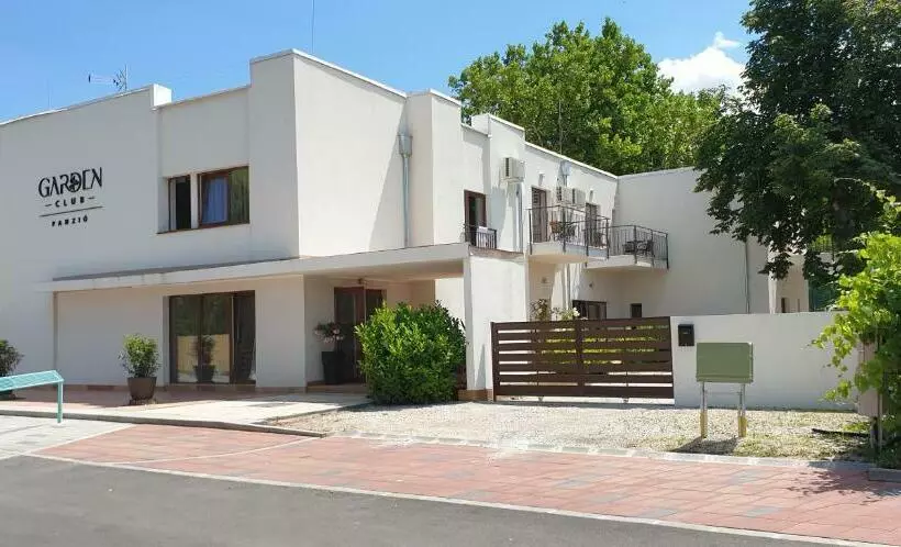 Aamiaismajoitus (B&B) Garden Club Panzió