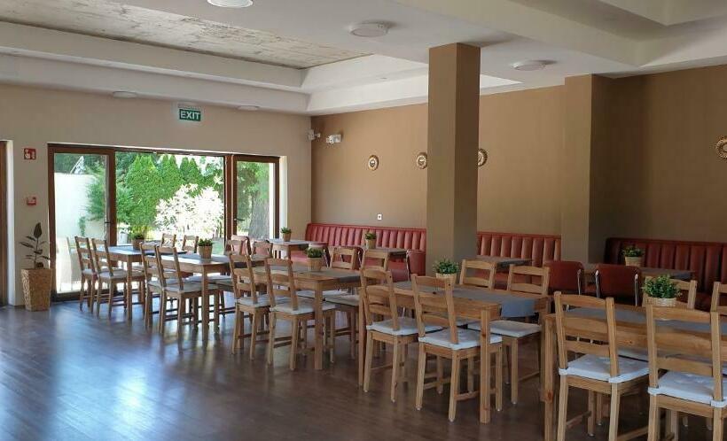 住宿加早餐  Garden Club Panzió