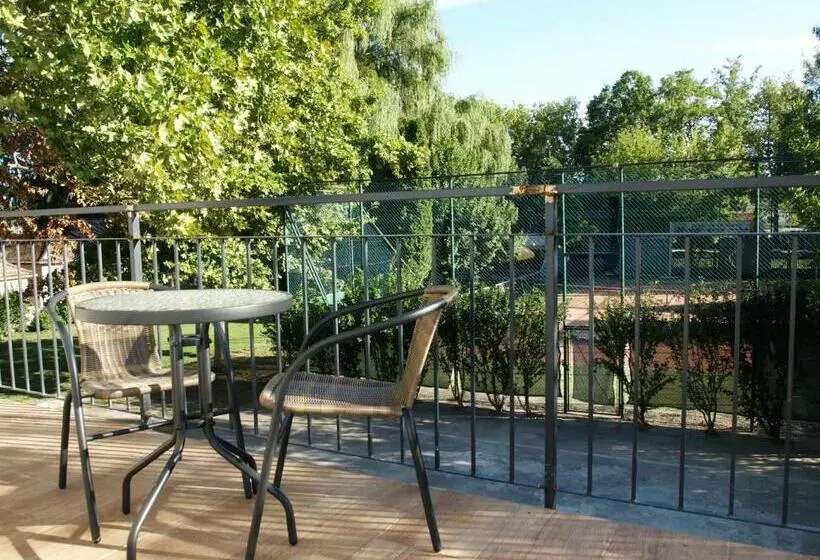 Aamiaismajoitus (B&B) Garden Club Panzió