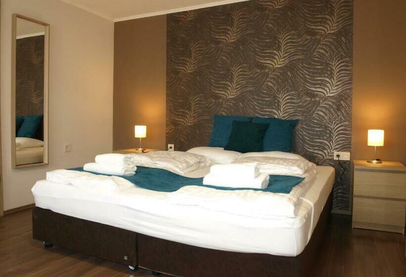 住宿加早餐  Garden Club Panzió