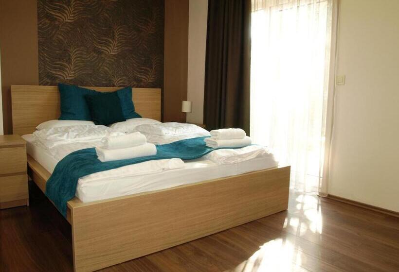 住宿加早餐  Garden Club Panzió