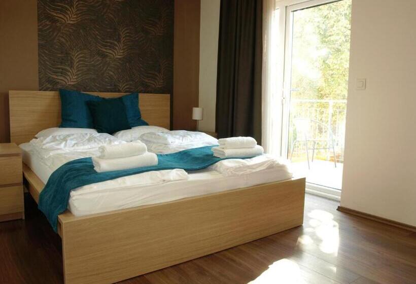 住宿加早餐  Garden Club Panzió