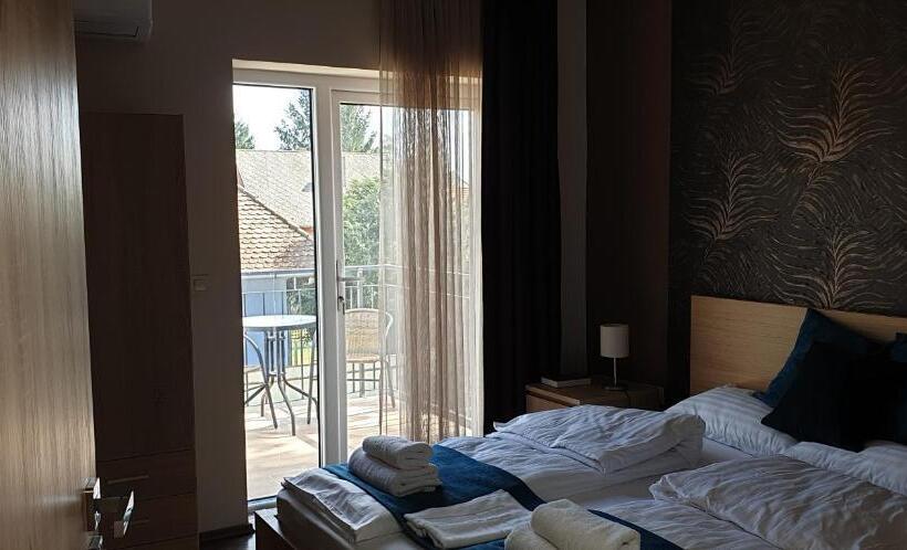 住宿加早餐  Garden Club Panzió