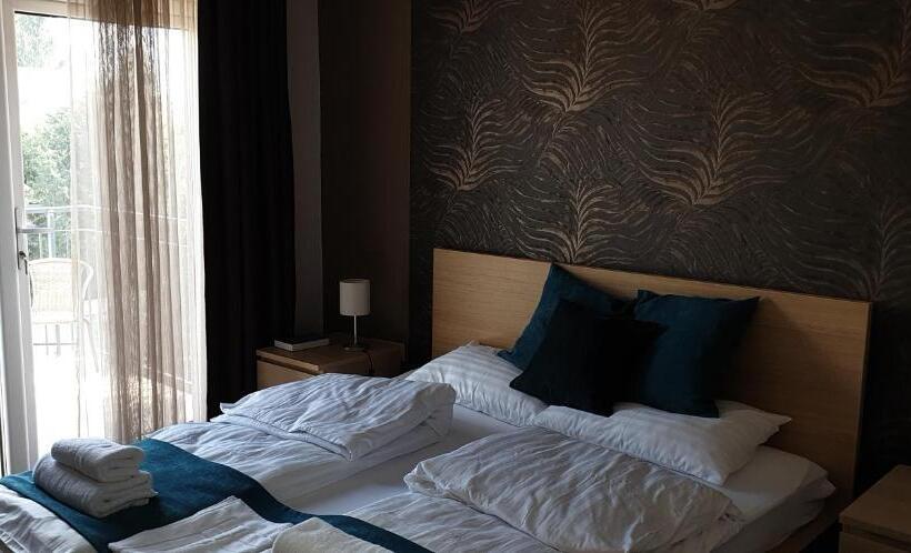 住宿加早餐  Garden Club Panzió