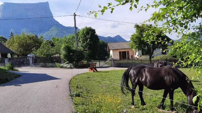 Aamiaismajoitus (B&B) Les Vagabonds Du Mont