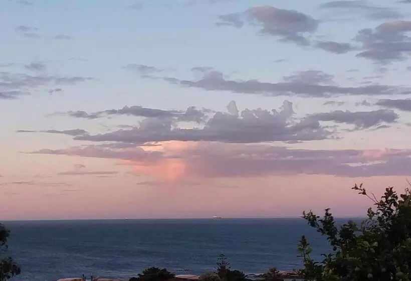 Majatalo Foot Loose & Fancy Free