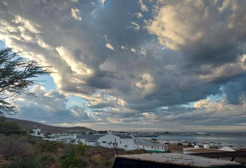 膳宿费 Foot Loose & Fancy Free