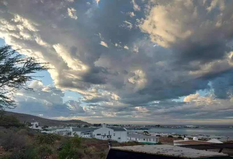 Majatalo Foot Loose & Fancy Free