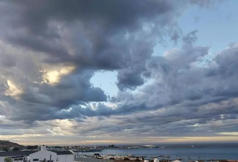 Majatalo Foot Loose & Fancy Free