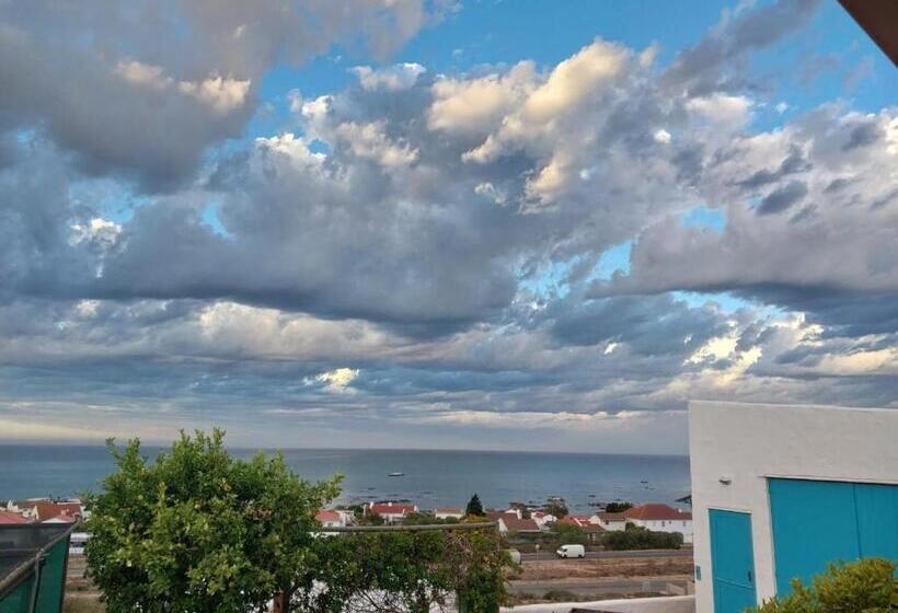 膳宿费 Foot Loose & Fancy Free