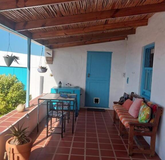 膳宿费 Foot Loose & Fancy Free