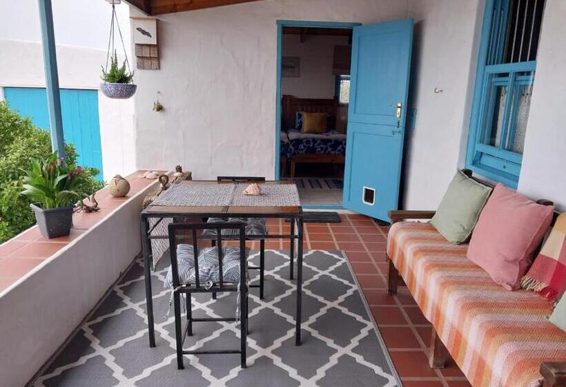 膳宿费 Foot Loose & Fancy Free