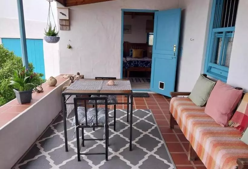 Majatalo Foot Loose & Fancy Free