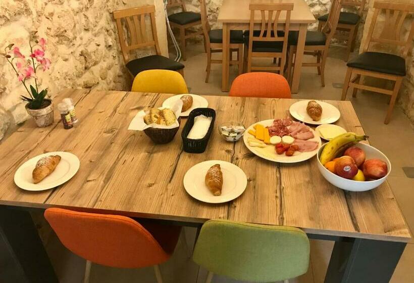 The Cloisters Bed And Breakfast