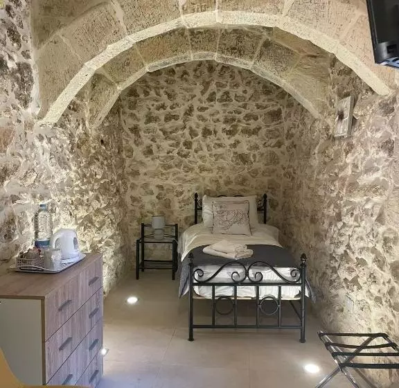 The Cloisters Bed And Breakfast