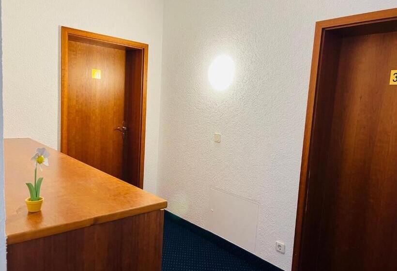 호스텔 Weller Kahl Am Main