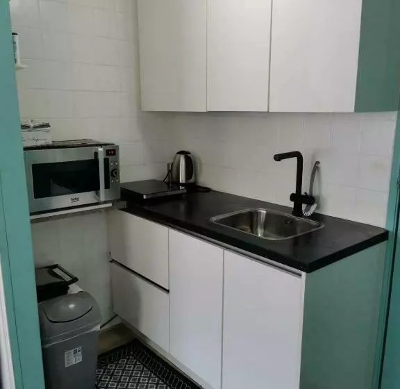 ベッドアンドブレックファースト Studio Huzur