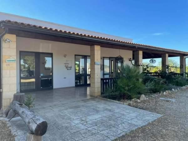 Bed and Breakfast Twin Tails