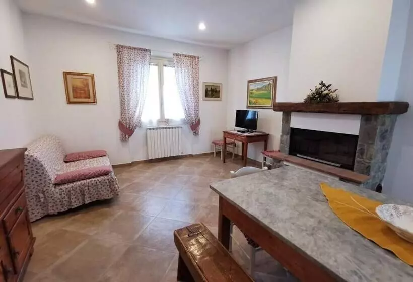 ホテル Agriturismo Sotto La Rocca