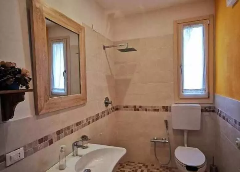 ホテル Agriturismo Sotto La Rocca