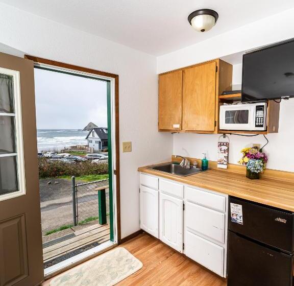 מלון כמוסות Oceanside Ocean Front Cabins