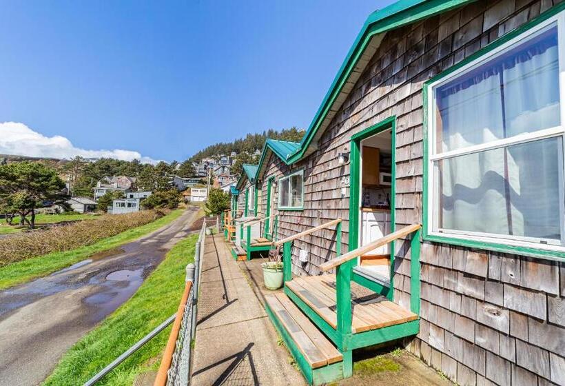 מלון כמוסות Oceanside Ocean Front Cabins
