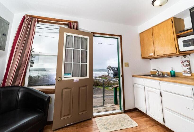 מלון כמוסות Oceanside Ocean Front Cabins