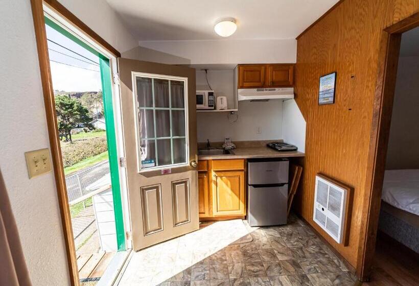 מלון כמוסות Oceanside Ocean Front Cabins