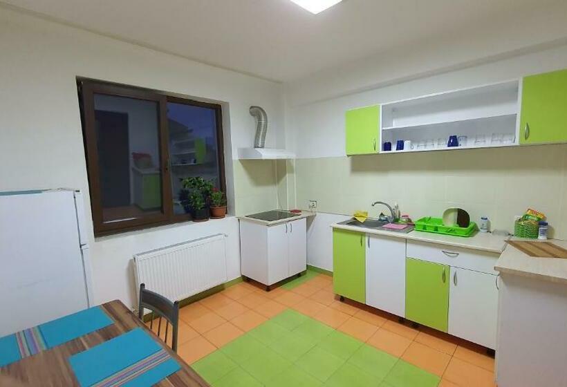 Pensiune Fundeni  Dragonul Rosu