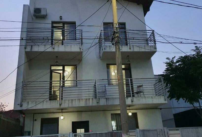 Pensiune Fundeni  Dragonul Rosu