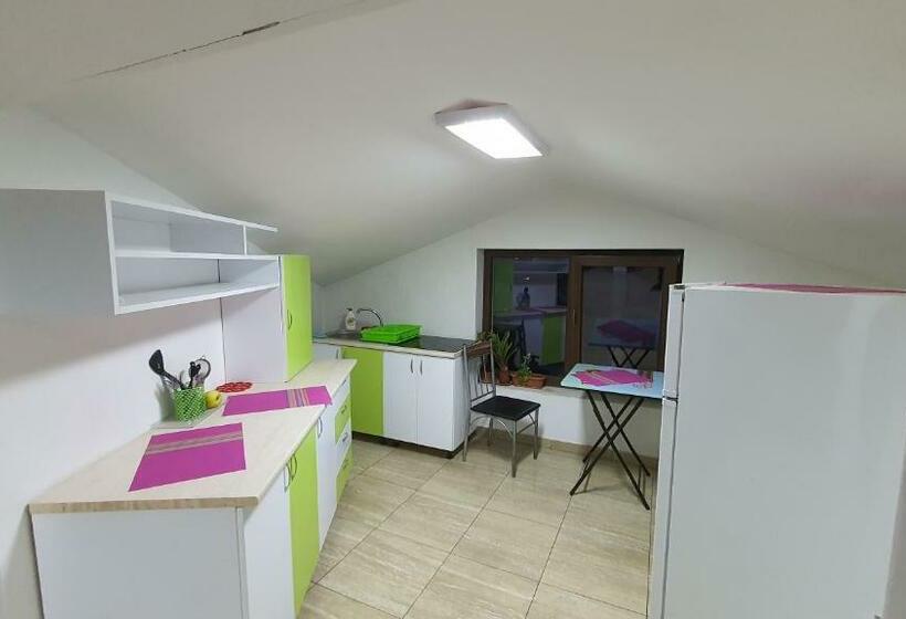 Pensiune Fundeni  Dragonul Rosu