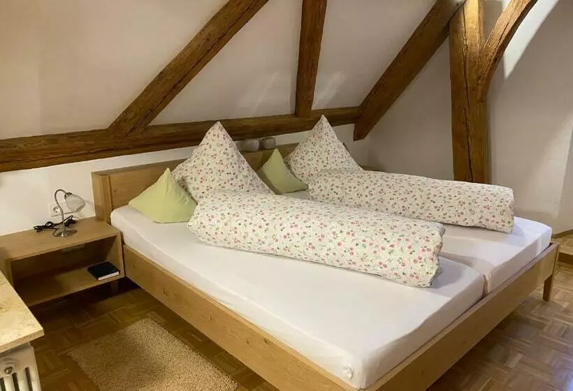 Aamiaismajoitus (B&B) Gasthof   Pension   Adler